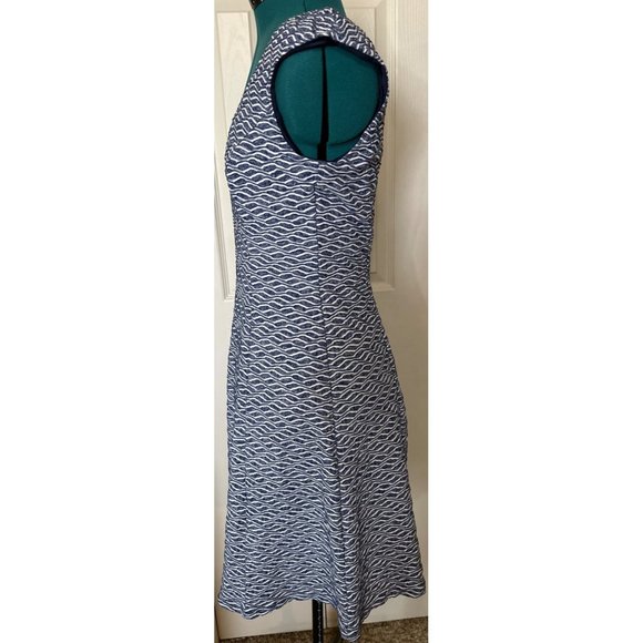 Chic Wave Pattern Mini Dress - Picture 3 of 16